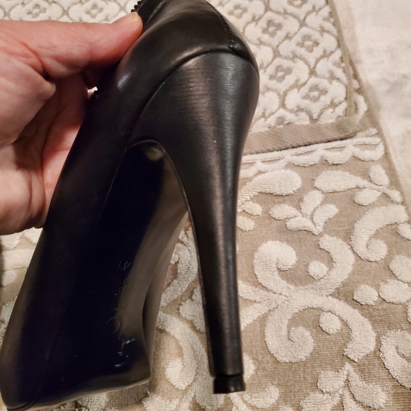 Alexander McQueen Iconic skull zipper platform stilettos - Picture 11 of 16